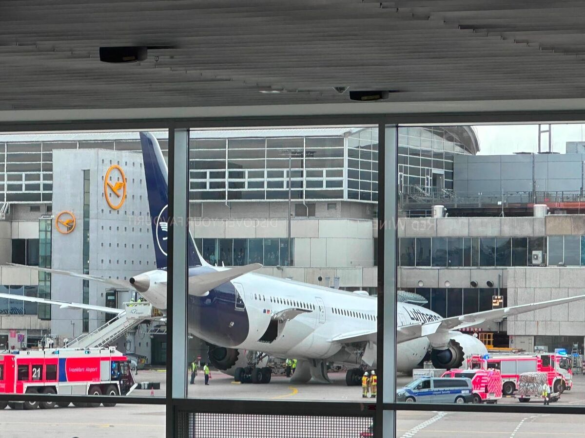 LH-Dreamliner-oooops1.thumb.jpeg.87b2d5830f879973cdd5142375eed306.jpeg